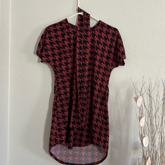 LuLaRoe, black and red herringbone Mitzi tunic top - Picture 2 of 6